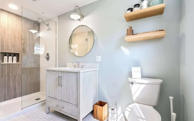 Beachwood Getaway Sleeps 10!
