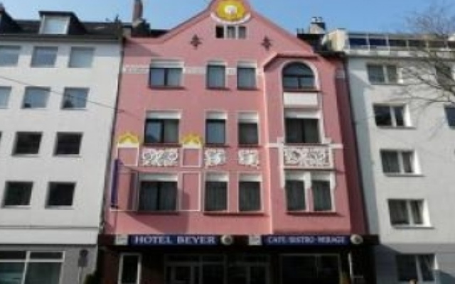 Hotel Beyer вид на фасад