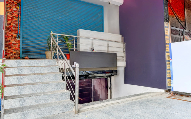 Collection O Sector 7 Dwarka Formerly Aakarshan Residency