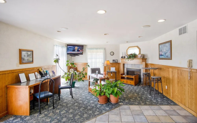 Econo Lodge Inn & Suites Lake Of The Ozarks