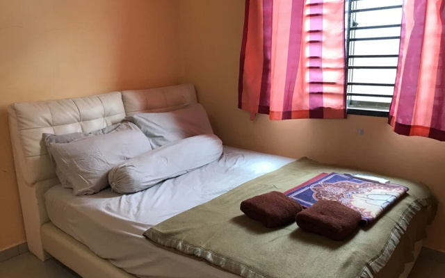 Casa Azlinda Muslim by Oyo Rooms