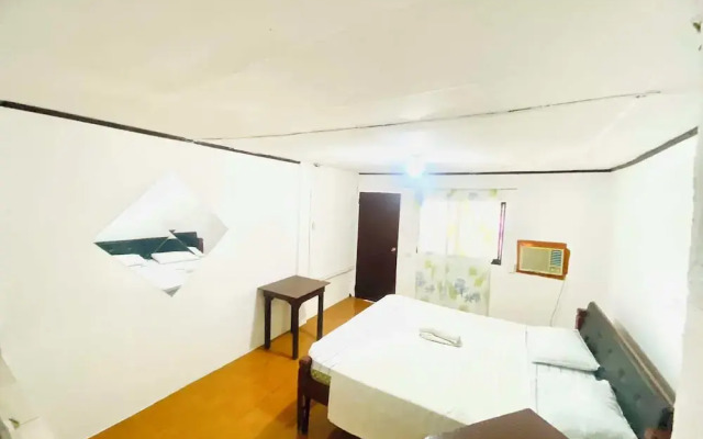 Hibiscus Dive Inn