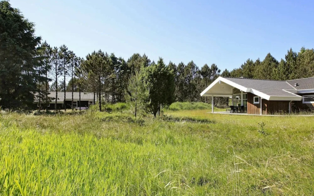 10 Person Holiday Home in Albaek