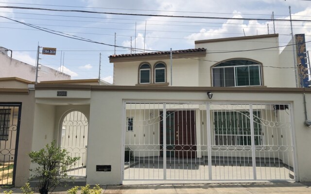 Отель Expo Guadalajara House Мексика, Гвадалахара - отзывы, цены и фото номеров - забронировать отель Expo Guadalajara House онлайн вид на фасад