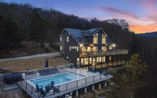 Van Kirk Cove 6 BDR Stunner!