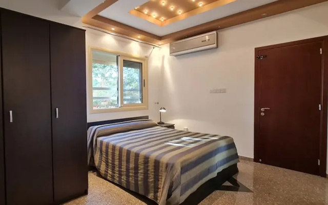Stunning 5-bed Beach Front Villa, Private Beach