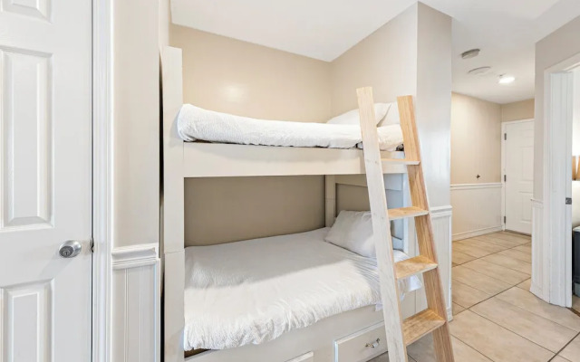 Royal Palms 1303