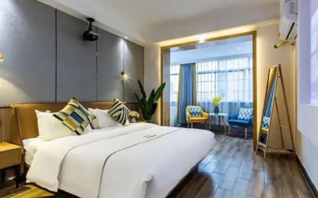 Qianxi Yuexiang Homestay (Erqi Wanda Plaza Jinrong Textile City)