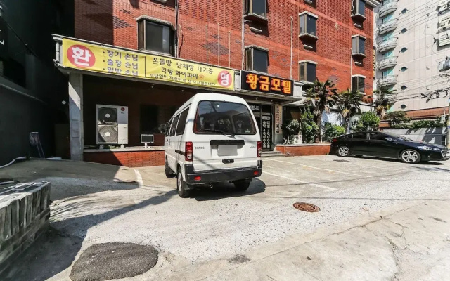 Busan Daeyeondong Hwanggeum