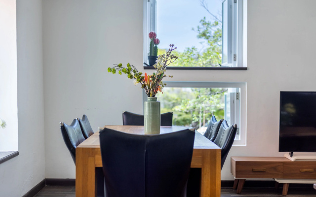 Sunshine - Magnificently Bright 2Br Top City Centre Townhouse