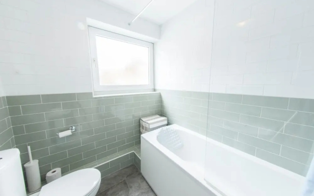 Bright & Airy 2-bedroom Flat for 6 in Blackheath