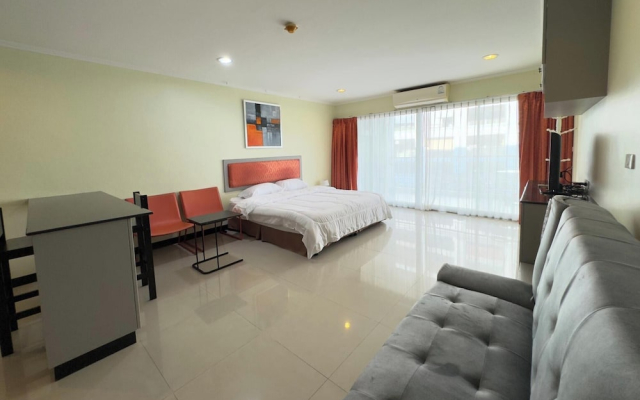 Large Pool-view Studio With Balcony - TW Platinum Suites, Jomtien