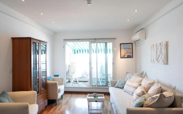 La Prom - a two bedroom apartment with a sea view