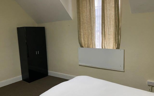 OYO Newport Lodge
