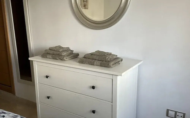 2 Bed-sleeps 4-private Patio-pool-aircon