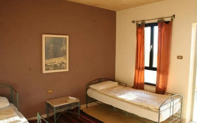 Dana Guest House