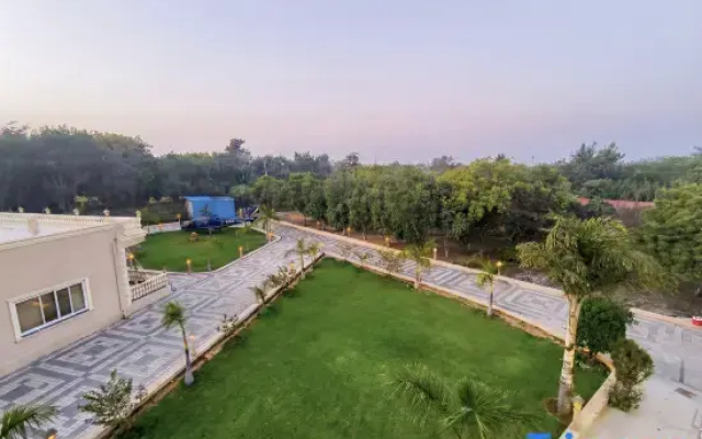Radsum- Luxury Farmhouse & Resort