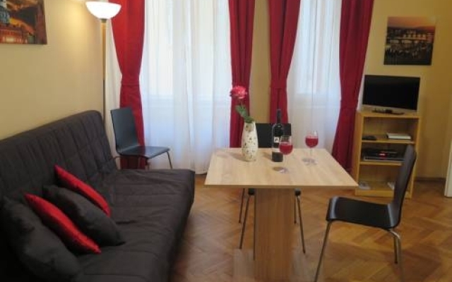 Отель Astronomical Clock Apartment Чехия, Прага - отзывы, цены и фото номеров - забронировать отель Astronomical Clock Apartment онлайн комната для гостей