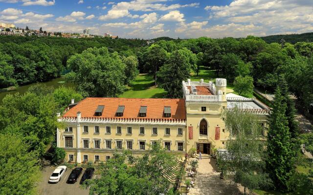 Отель Chateau St. Havel - wellness Hotel Чехия, Прага - отзывы, цены и фото номеров - забронировать отель Chateau St. Havel - wellness Hotel онлайн вид на фасад