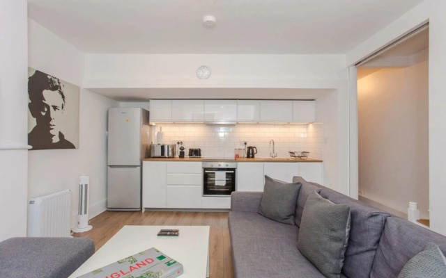 2 Bedroom Flat In Highbury