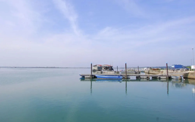 Seaside Apartment in Rosolina Mare with Parking