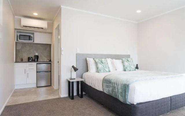 Bk's Pohutukawa Lodge