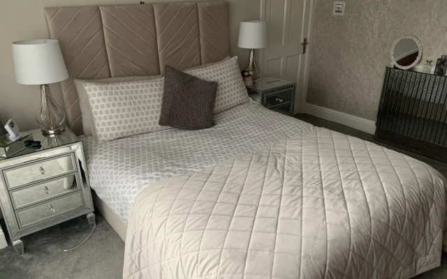 Holiday Rental Luxury House In Manchester