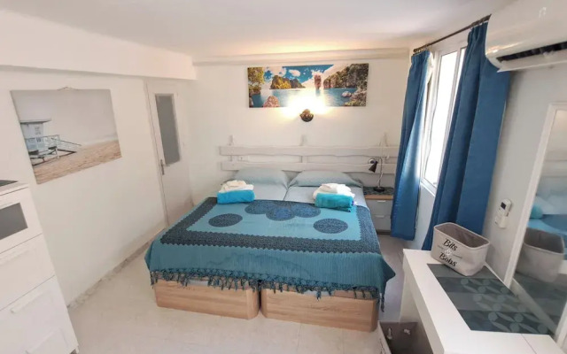 2 Bed Villa - Sleeps 5 - Private Pool & Garden