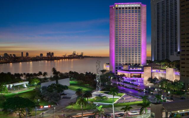 Отель InterContinental Miami вид на фасад
