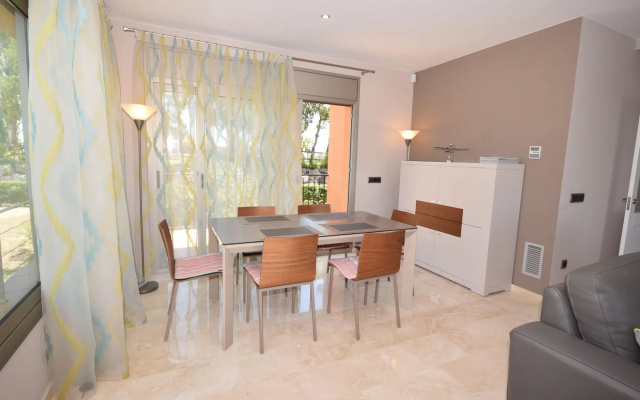 Comfortable apartment in Castell d'Aro with terrace