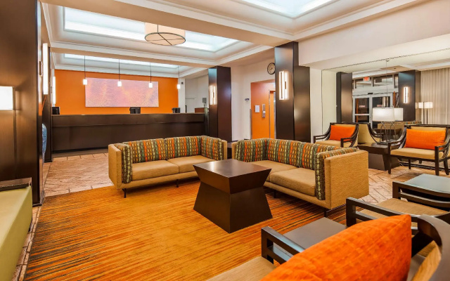 Best Western The Plaza Hotel Honolulu Airport - Free Breakfast