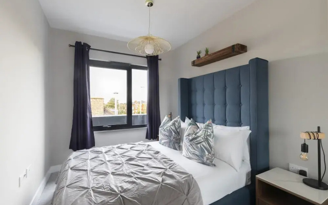 Elliot Oliver - Stunning 3 Bedroom Penthouse With Large Terrace And Parking