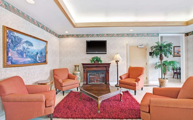 Ramada By Wyndham Flemington