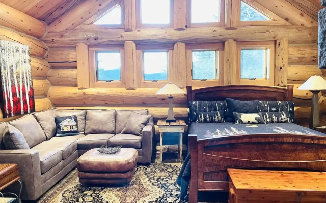 Mounticello Log Cabin - 4 Br Home