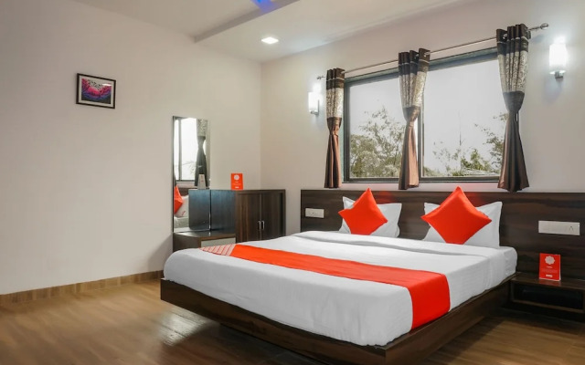OYO 18815 Bhushan Residency