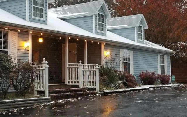 Evening Shade Inn