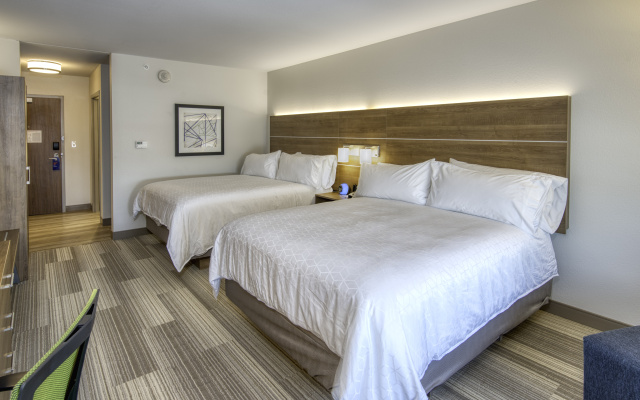 Holiday Inn Express & Suites Lincoln Airport by IHG
