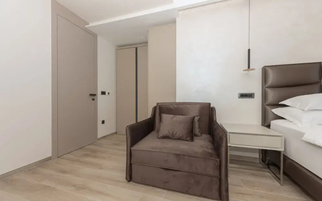 Aurelia 8