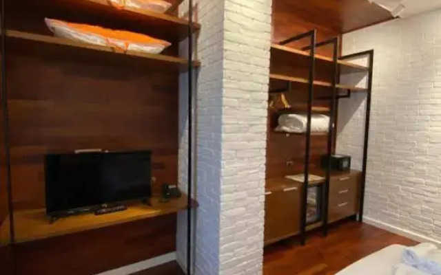 Crown Boutique Hotel