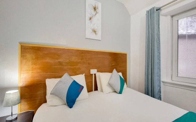 OYO Eastbank Hotel