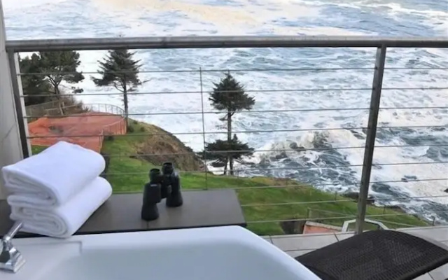 Whale Cove Inn