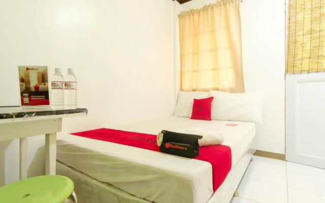 RedDoorz @ Prince JB Beach Resort Zambales - Vaccinated Staff
