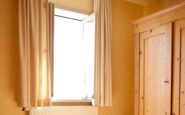 Maison de la Rose Bed  Breakfast