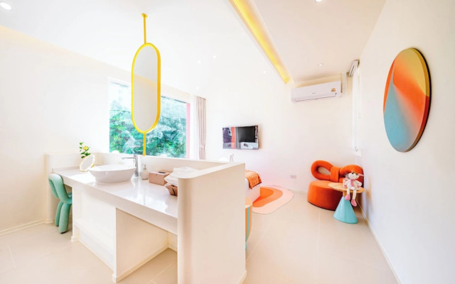 Candy House Pool Villa with KTV