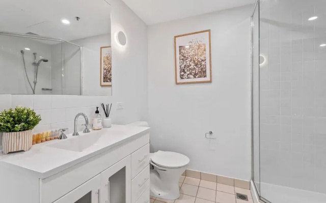Sleek Kensington 2-bed With BBQ Area & Gym
