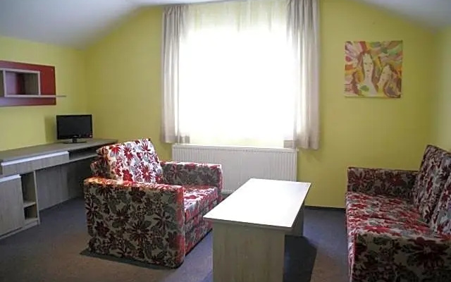 F Team Hotel