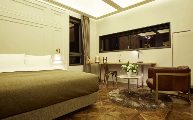 9 Brick Hotel