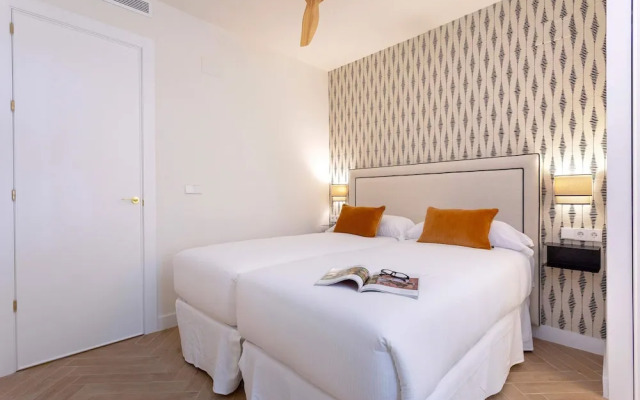 Bright Apartment in Seville Plaza Santa Cruz