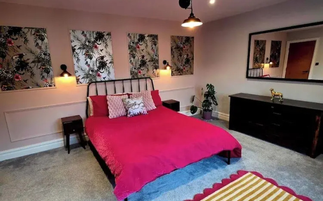 Luxurious 5-bedroom House Rental With Scenic Countryside Views