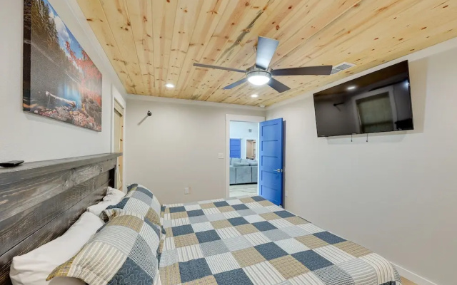 Riverfront 'caddo Shack' Home w/ Views & Fire Pit